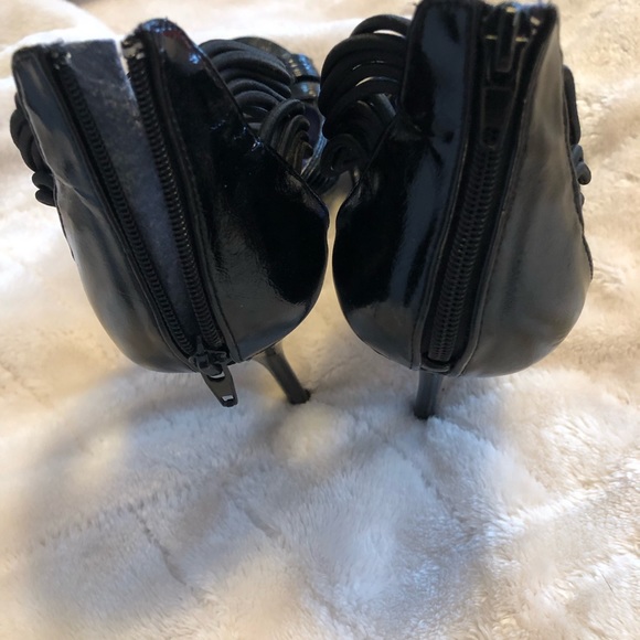 Le Chateau stilettos. Size 8. Fit normal to narrow feet. Black and purple. - Picture 4 of 4